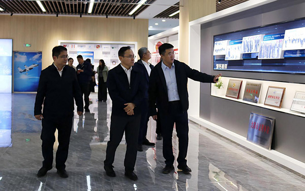 中國(guó)鋼研黨委副書(shū)記、總經(jīng)理高宏斌一行 到航產(chǎn)集團(tuán)調(diào)研